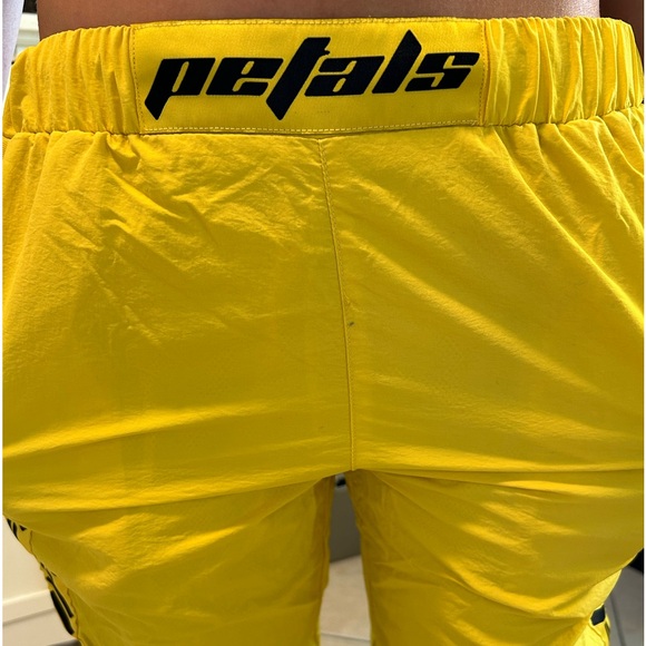 Yellow windbreaker style sweatpants - Picture 5 of 7